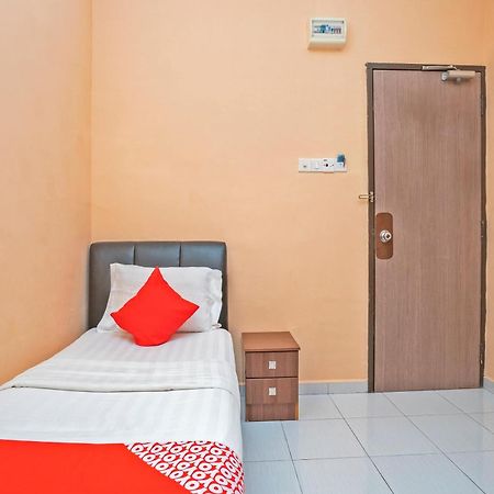 Sz Hotel Lumut Exterior photo