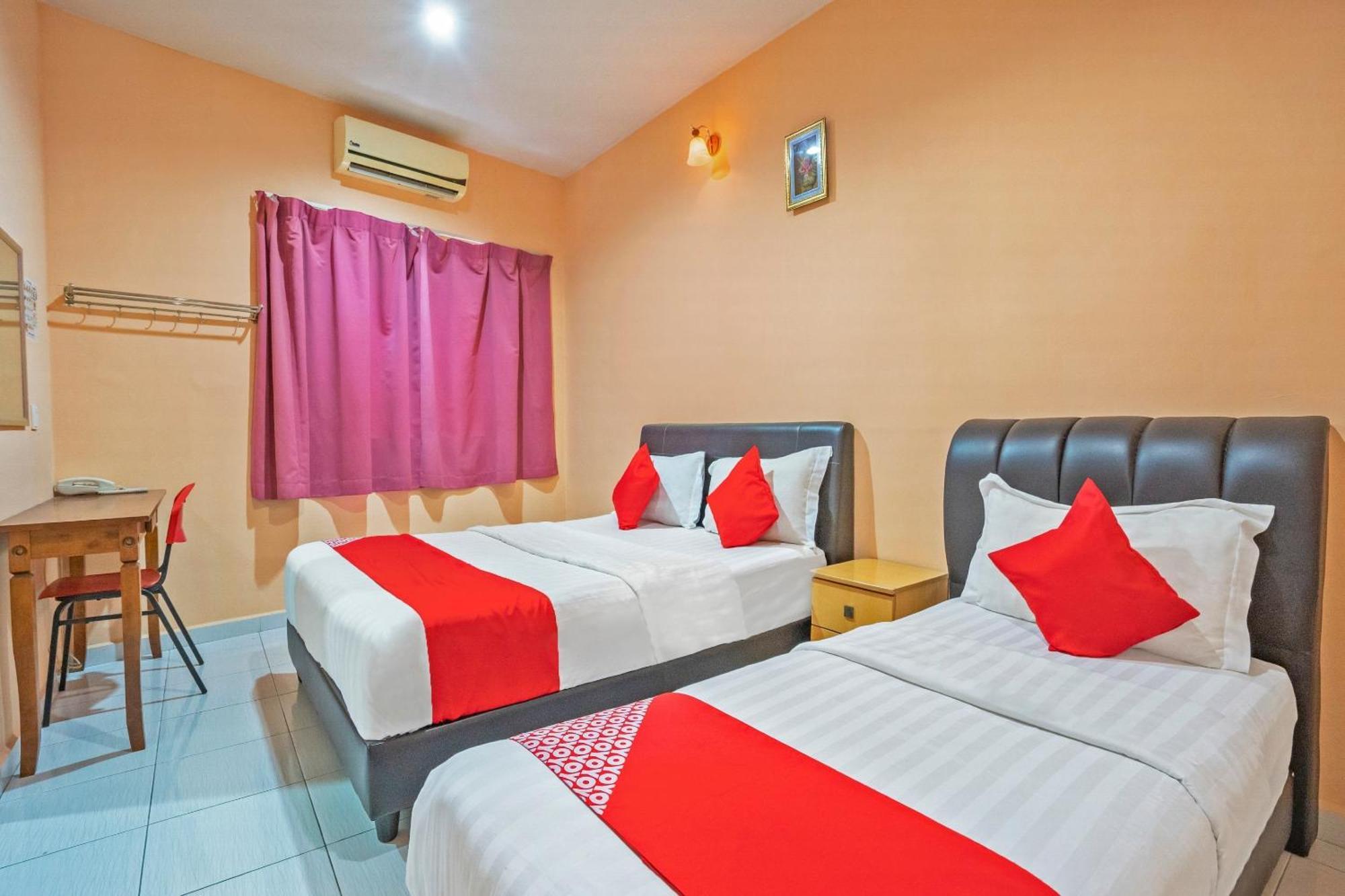 Sz Hotel Lumut Exterior photo