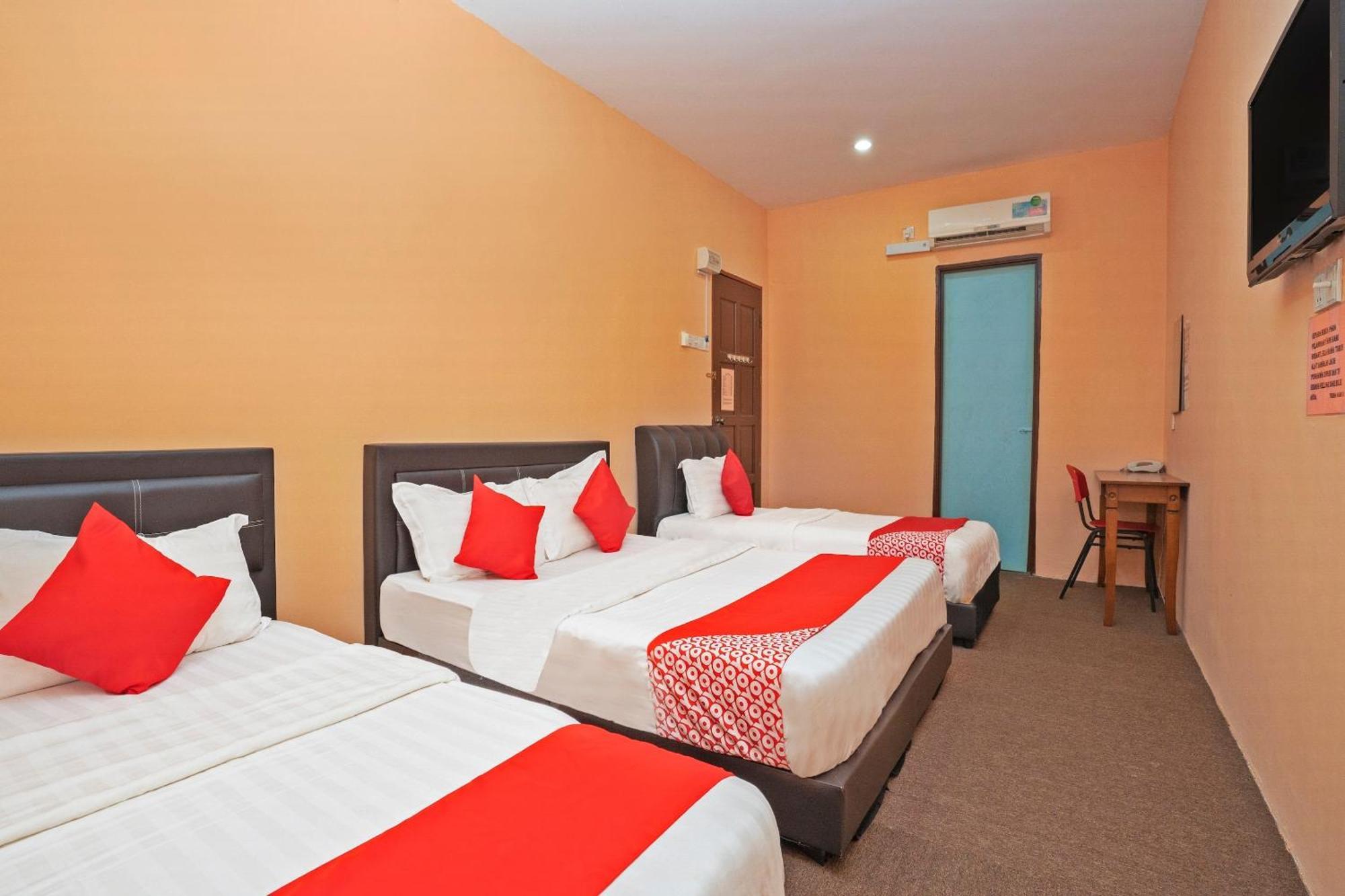 Sz Hotel Lumut Exterior photo