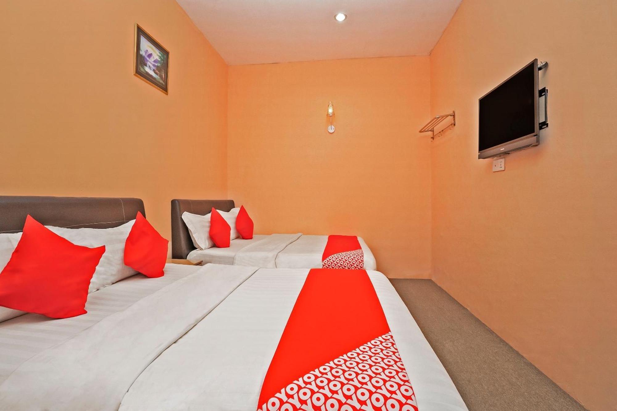 Sz Hotel Lumut Exterior photo