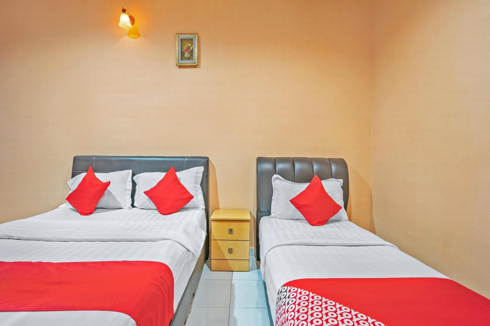 Sz Hotel Lumut Exterior photo