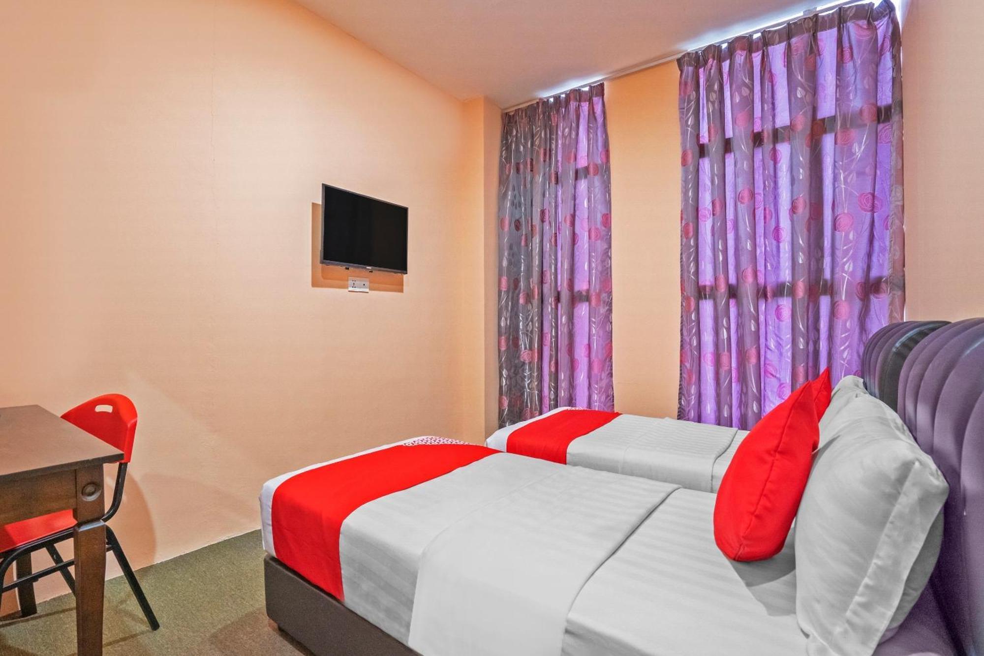 Sz Hotel Lumut Exterior photo