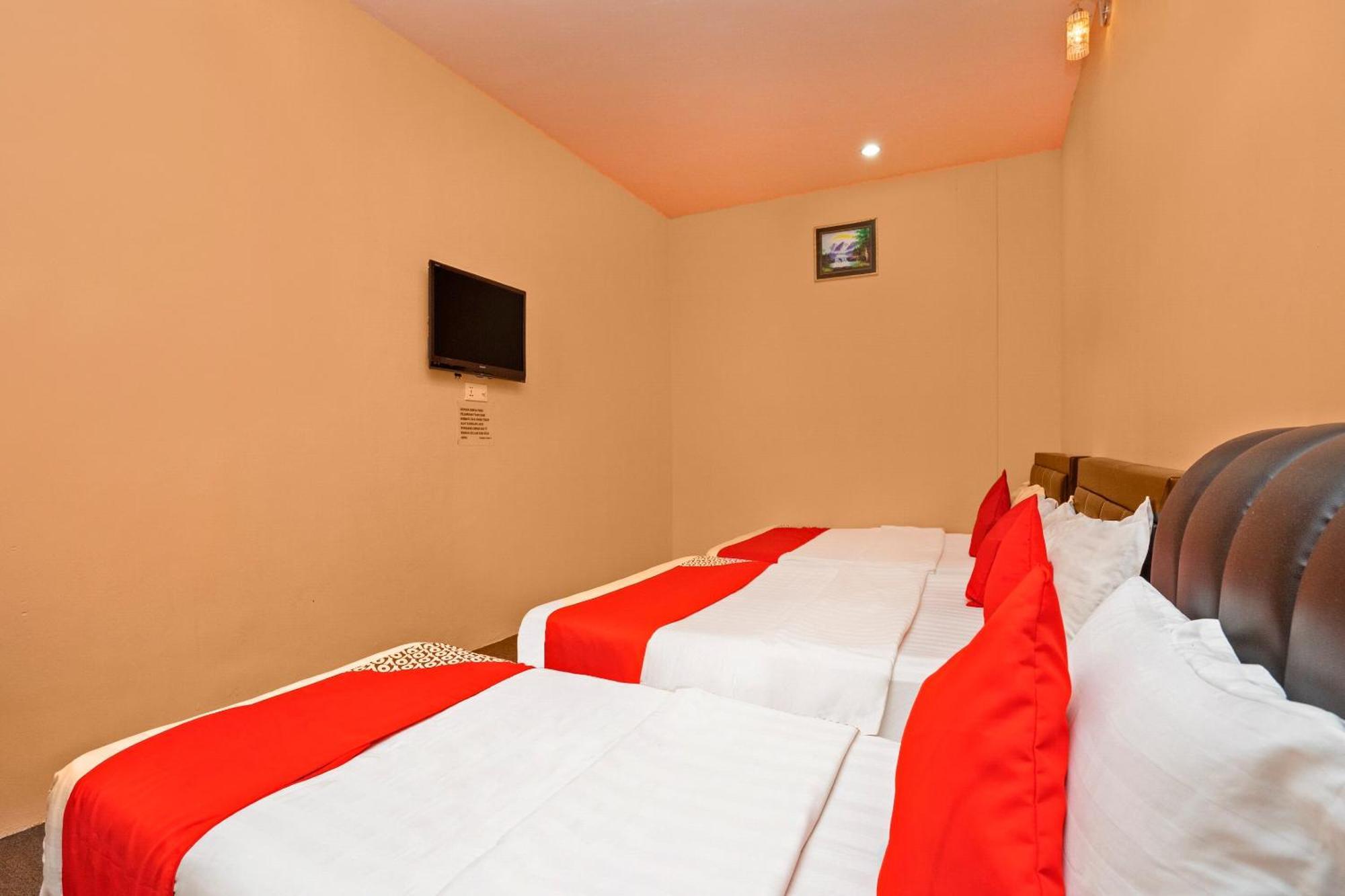 Sz Hotel Lumut Exterior photo