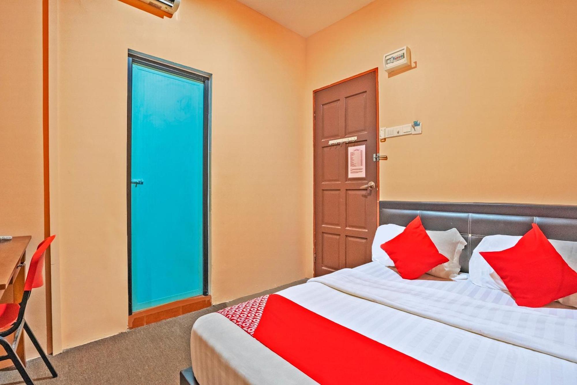 Sz Hotel Lumut Exterior photo