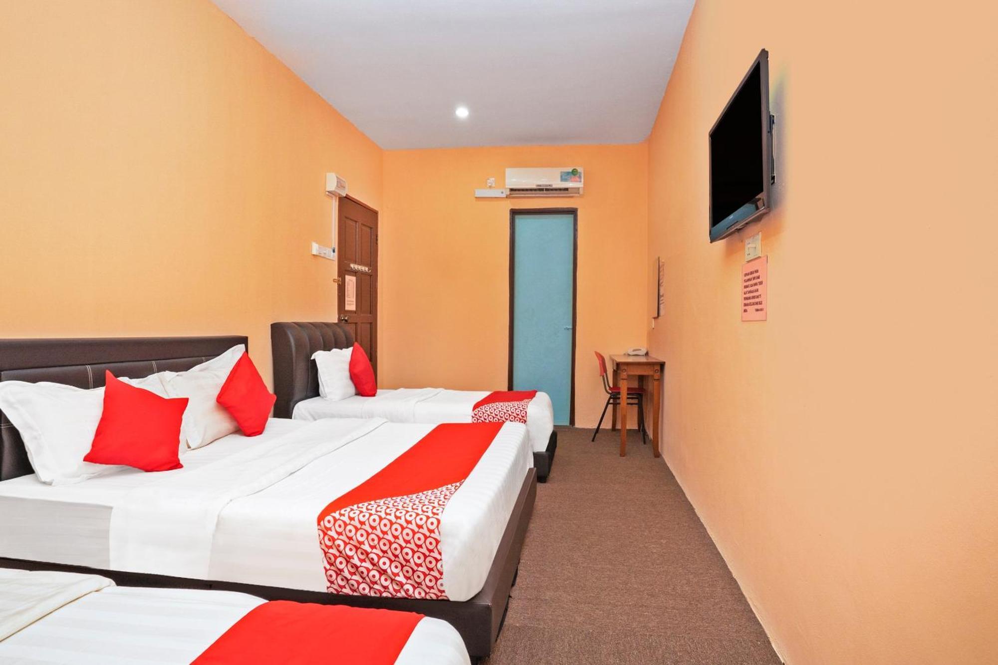 Sz Hotel Lumut Exterior photo