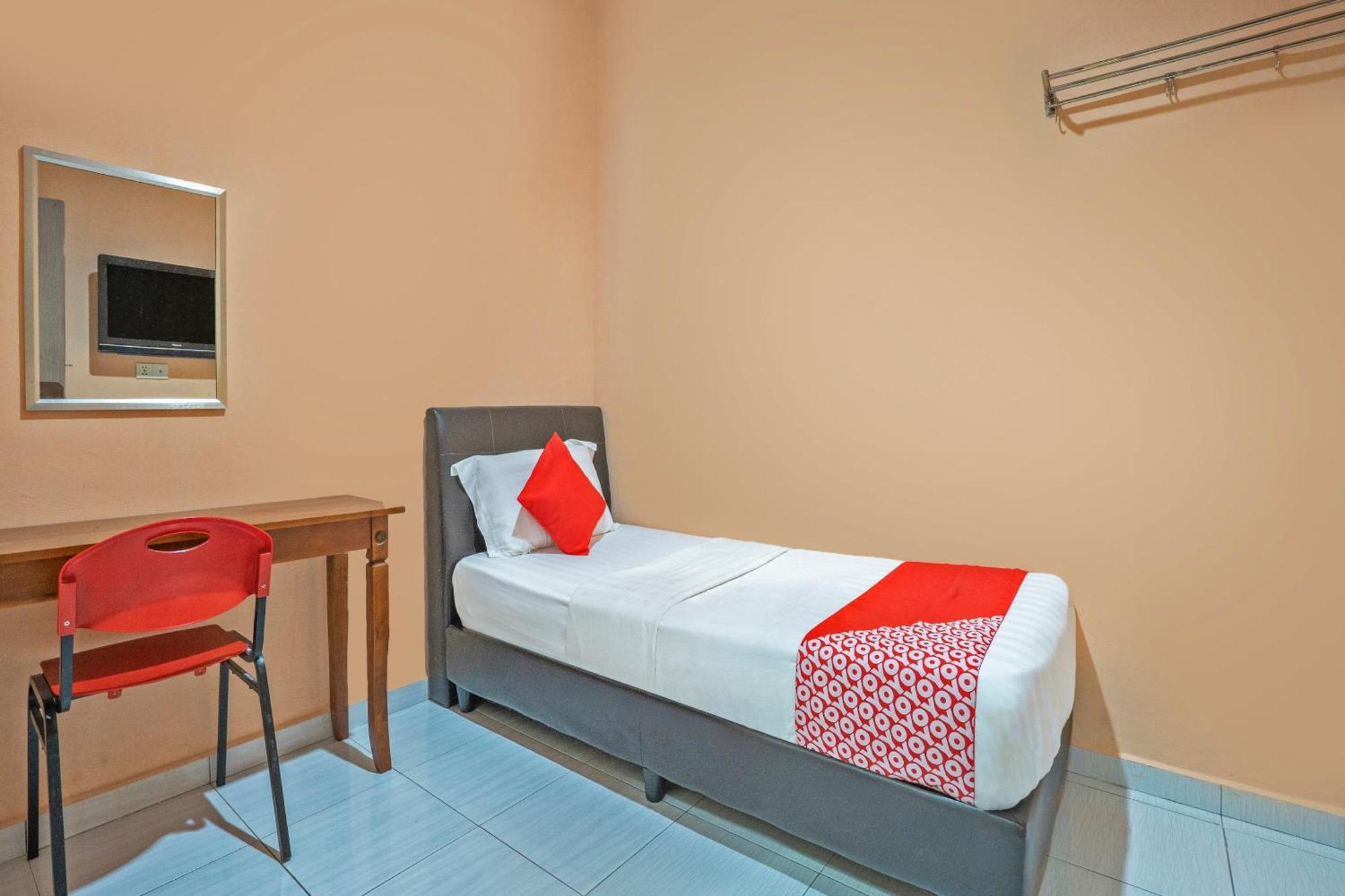 Sz Hotel Lumut Exterior photo