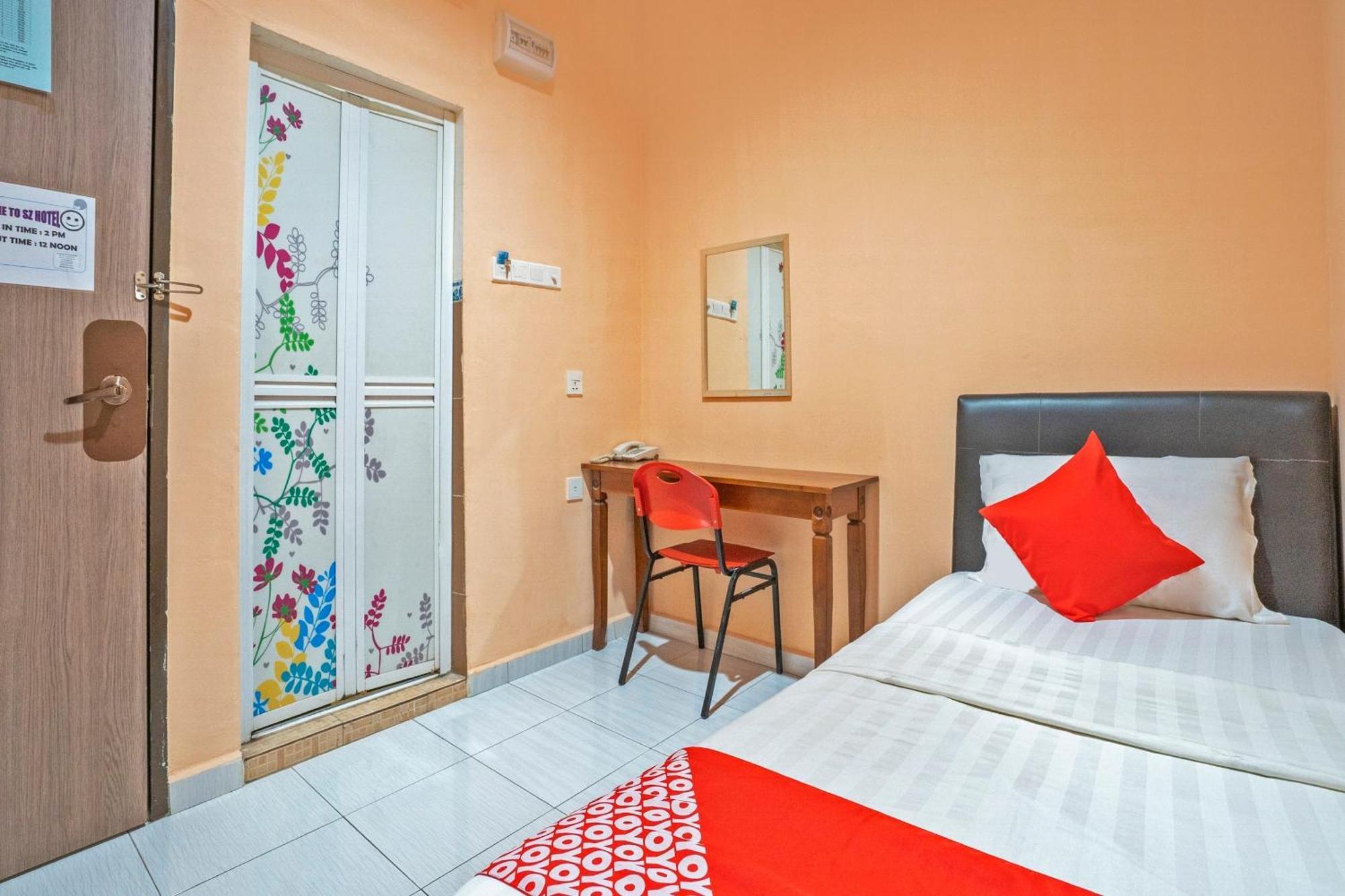 Sz Hotel Lumut Exterior photo